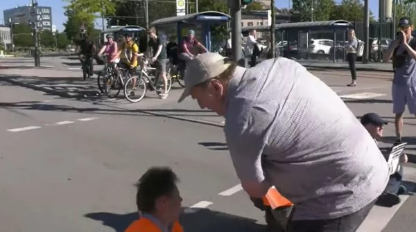 Μόναχο: Άνδρας χαστούκισε ακτιβιστή επειδή είχε κλείσει τον δρόμο