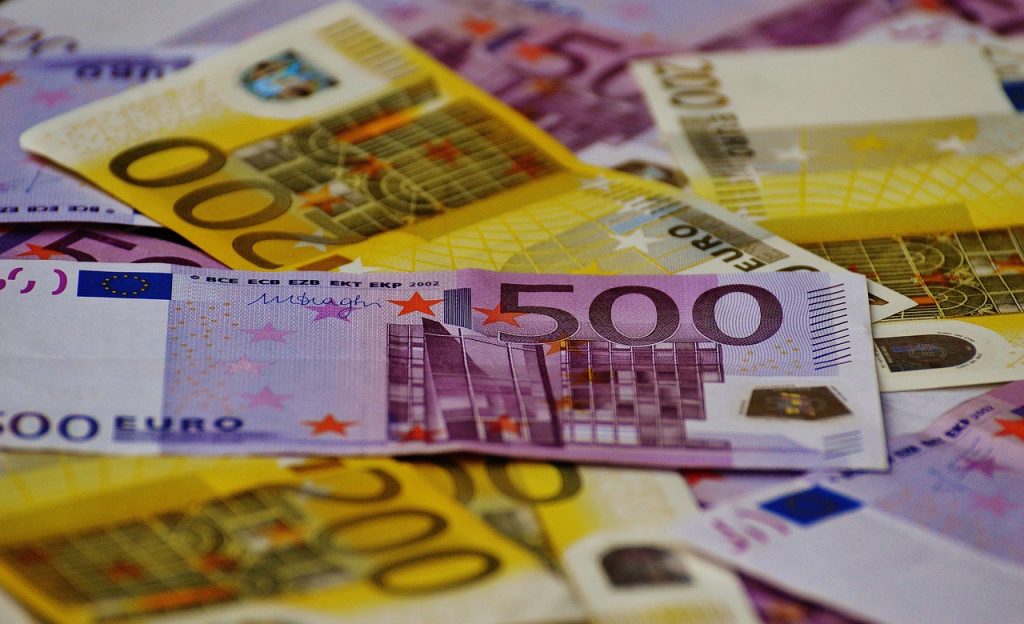 ΕΚΤ: Το μπλόκο στην Ελλάδα για μείωση του ορίου των συναλλαγών με μετρητά