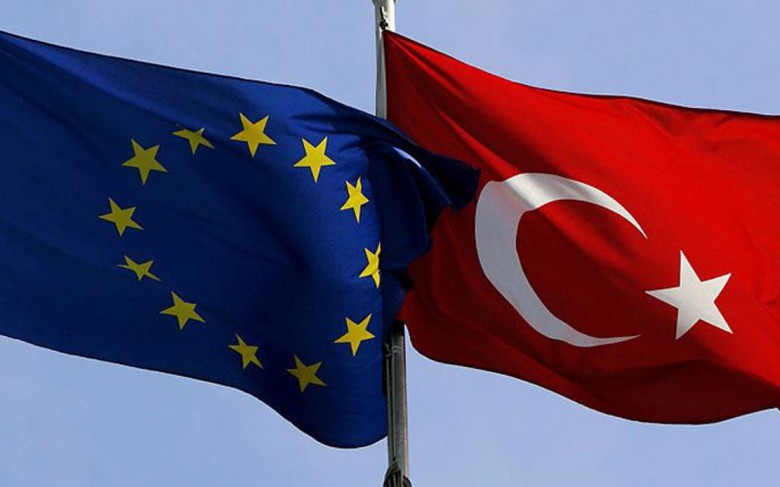 ΕΕ: Η Κομισιόν απαιτεί πρόοδο από την Τουρκία πριν από οποιαδήποτε επανέναρξη των διαπραγματεύσεων