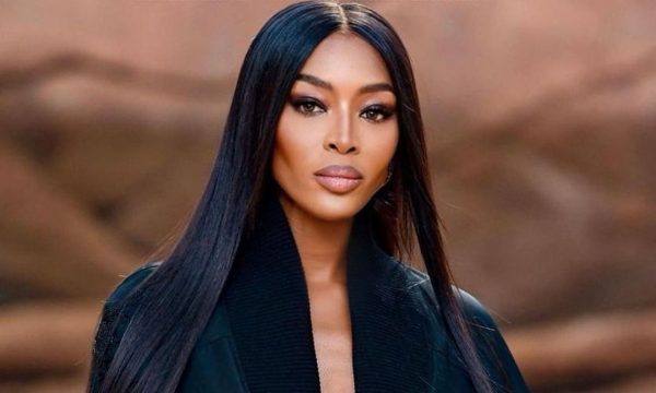 H Nαόμι Κάμπελ για την περιεμμηνόπαυση: «Νιώθεις σαν να μπήκες σε φούρνο»