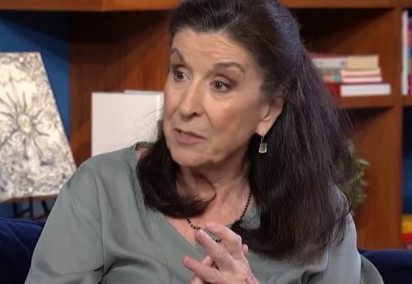 Νένα Μεντή: «Με τη Μίνα Αδαμάκη δεν κάναμε παρέα»