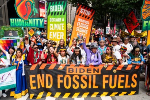 Νέα Υόρκη: Xιλιάδες διαδηλωτές ζητούν μέτρα κατά της κλιματικής αλλαγής από τη Σύνοδο του ΟΗΕ