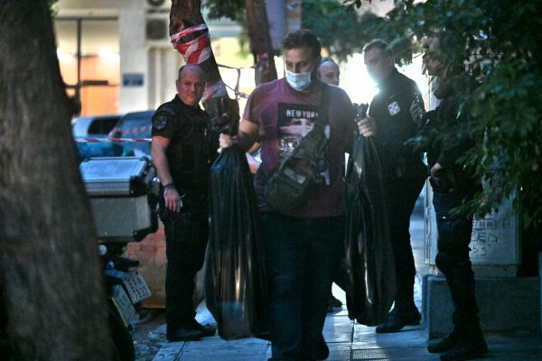 Σε ποιον ανήκαν τα όπλα που βρέθηκαν στο Κολωνάκι