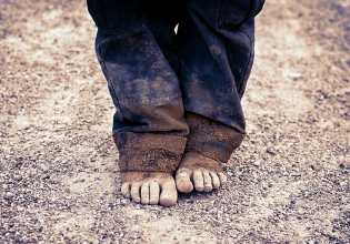 Eurostat: Περίπου 20 εκατ. παιδιά αντιμέτωπα με τον κίνδυνο φτώχειας και κοινωνικού αποκλεισμού στην ΕΕ