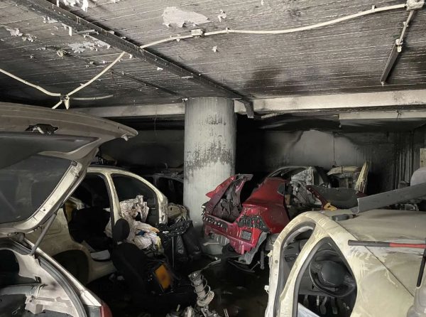 Ηράκλειο Αττικής: Αποθήκη κλεμμένων οχημάτων αποκαλύφθηκε μετά από φωτιά σε συνεργείο αυτοκινήτων