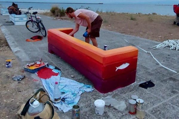 Ζωγράφισε το παγκάκι όπου άφησε την τελευταία του πνοή ο παιδικός του φίλος