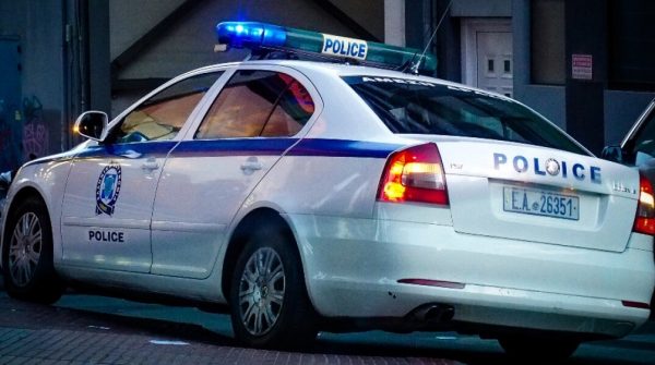 Ασπρόπυργος: Επίθεση σε αστυνομικούς και πυροβολισμοί στον αέρα – Δύο τραυματίες