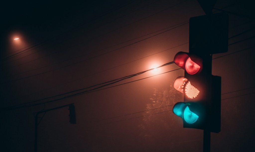 Οικονόμου: Εξετάζονται αυστηρότερες ποινές για τις τροχαίες παραβάσεις