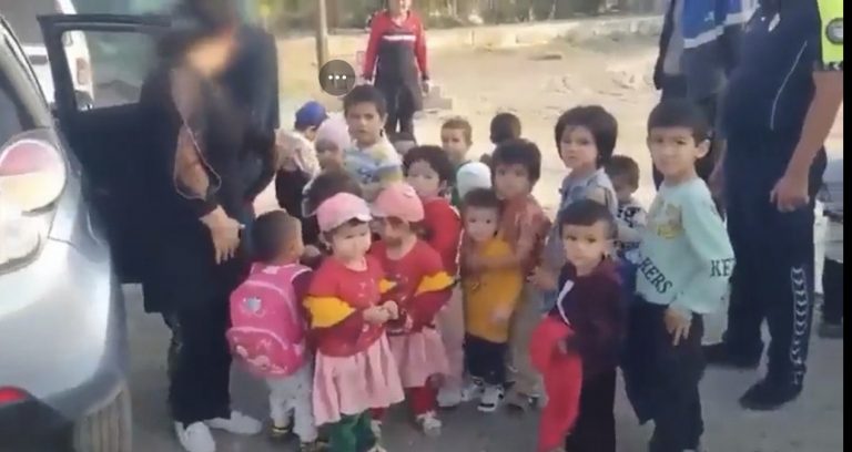 Συνελήφθη οδηγός που μετέφερε 25 παιδιά σε 4θέσιο αυτοκίνητο