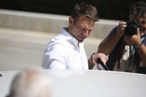 Στέφανος Κασσελάκης: Πυρ ομαδόν από στελέχη του ΣΥΡΙΖΑ – Οι επιλογές του έφεραν νέους τριγμούς