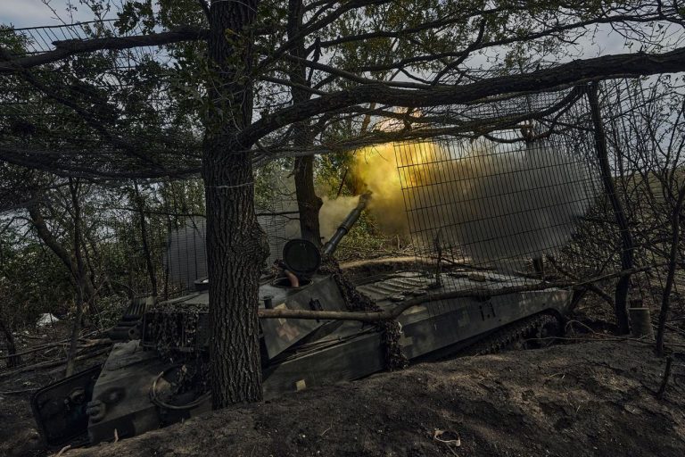Πόλεμος στην Ουκρανία: Το Κίεβο υποστηρίζει ότι διέσπασε τη γραμμή άμυνας των Ρώσων στον νότο