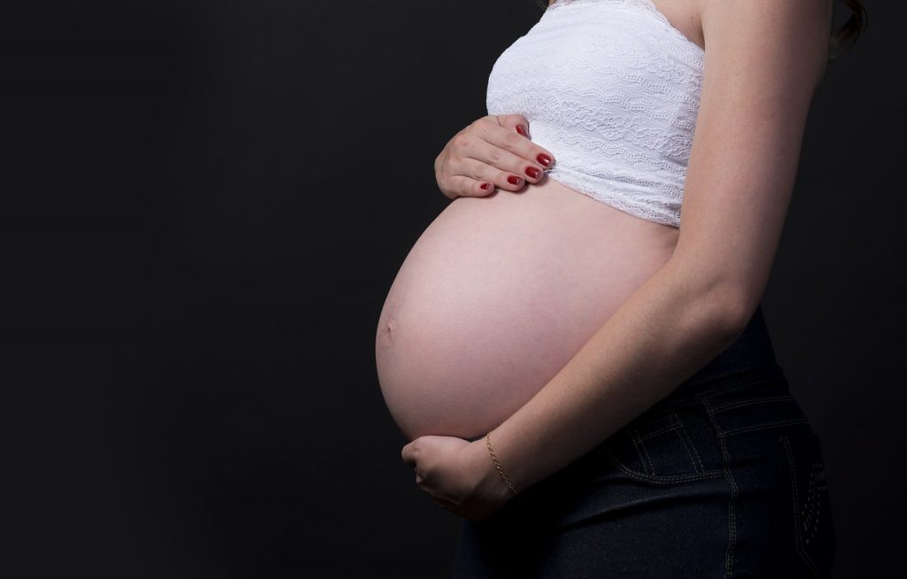 Πώς η έκθεση των εμβρύων στην ατμοσφαιρική ρύπανση επηρεάζει τη μετέπειτα ζωή τους