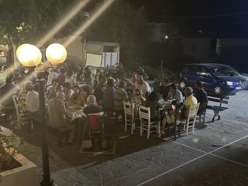 Φωτιές στη Ρόδο: Ζευγάρι Γερμανών κέρασε το χωριό επειδή έσωσαν το σπίτι τους