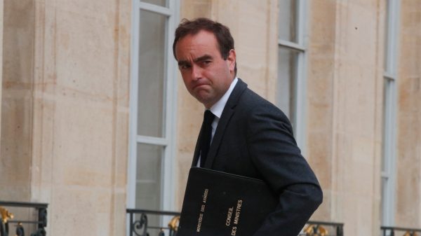 Γκαμπόν: Ανεστάλη η στρατιωτική συνεργασία με τη Γαλλία – Επιφυλακτική στάση από το Παρίσι