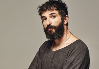 Άρης Σερβετάλης: «Μου φέρνουν αμηχανία οι συνεντεύξεις»