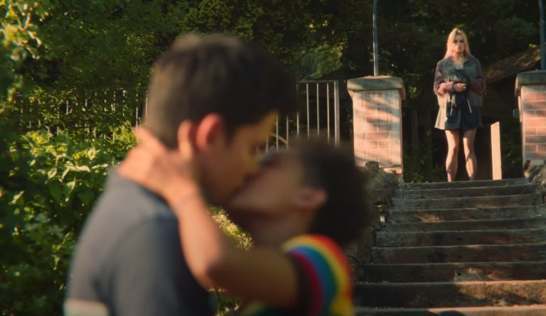 Στη Γαλλία στρέφονται σε βρετανικές σειρές για τη σεξουαλική διαπαιδαγώγηση της νεολαίας