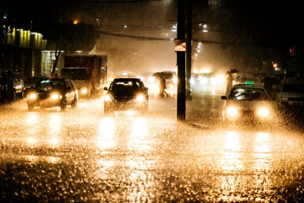 Κακοκαιρία Daniel: Ακραία φαινόμενα και πολύ μεγάλα ύψη βροχής – Οι έξι «κόκκινες» περιοχές – Ξεκίνησαν τα 112