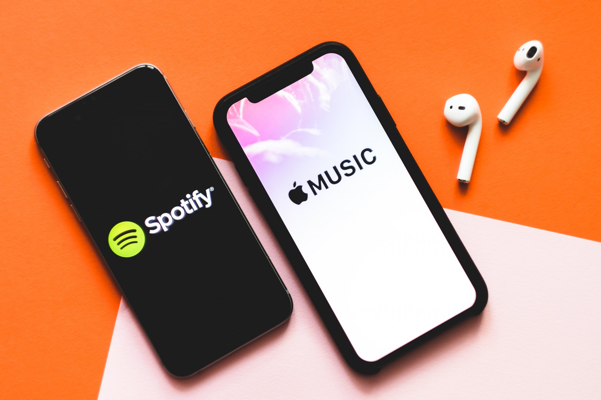 Spotify vs Apple Music: Ποιο σε καλεί στον ρυθμό του;