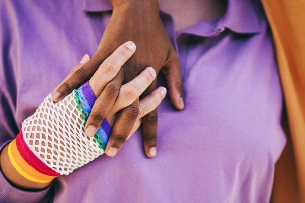 Σάλος στην Ινδία για τον γάμο ΛΟΑΤΚΙ ζευγαριού – «Ήταν αφύσικος»