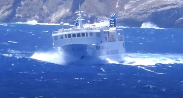 Ο θρυλικός «Σκοπελίτης» δαμάζει για άλλη μια φορά τα κύματα – Δείτε βίντεο