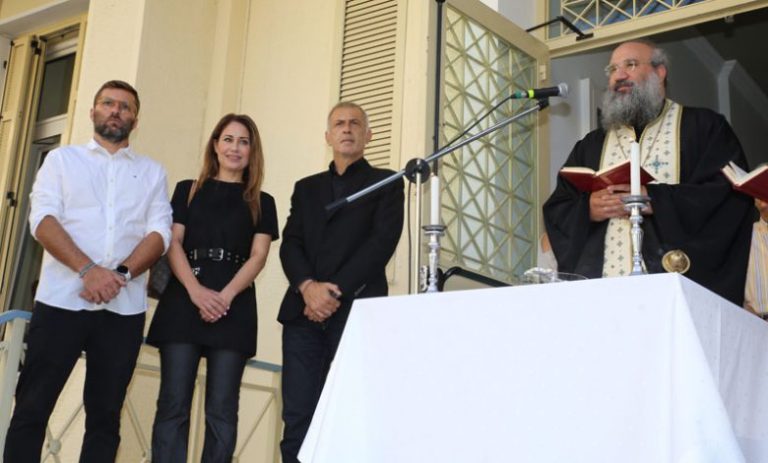 Ο Δήμαρχος Πειραιά Γιάννης Μώραλης στον αγιασμό σε σχολεία της πόλης