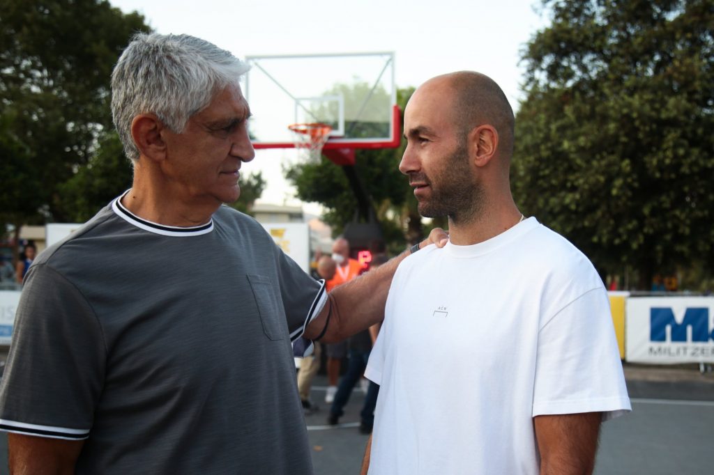 Παναγιώτης Γιαννάκης στο in: «Αξίζει στο Βασίλη πέρα για πέρα αυτή η τιμή, συγχαρητήρια στον Ολυμπιακό»