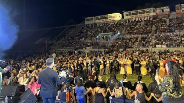 Απόλλων Καλαμαριάς: Επίσημα «Βασίλης Τριανταφυλλίδης» το γήπεδο – 3.000 πολίτες τίμησαν τον Χάρρυ Κλυνν