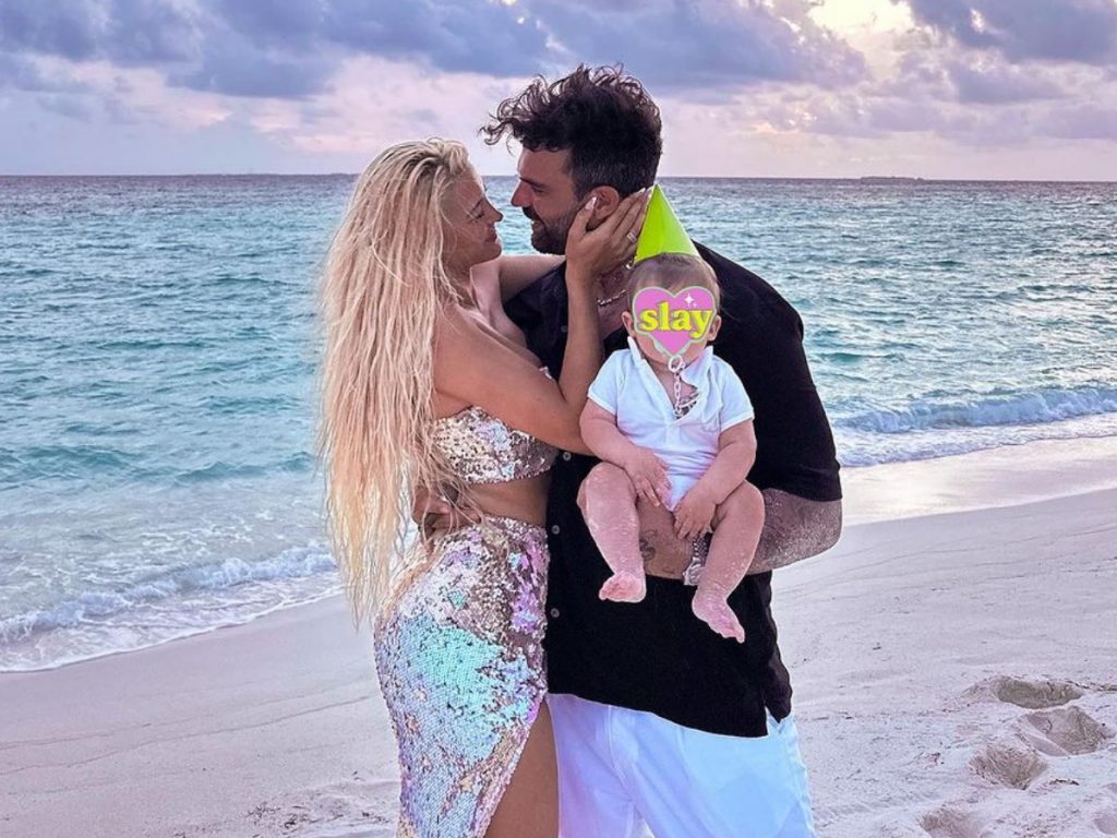 Ιωάννα Τούνη: Η οργισμένη απάντησή της γιατί η βάφτιση του παιδιού της έγινε εκτός ναού