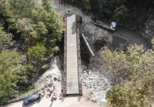 Τρίκαλα: Ολοκληρώθηκε η τοποθέτηση της γέφυρας Μπέλεϋ – Αποκαταστάθηκε η κυκλοφορία των οχημάτων