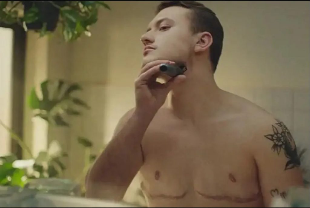 Καταιγισμός αντιδράσεων για διαφήμιση ξυριστικής μηχανής από τρανς