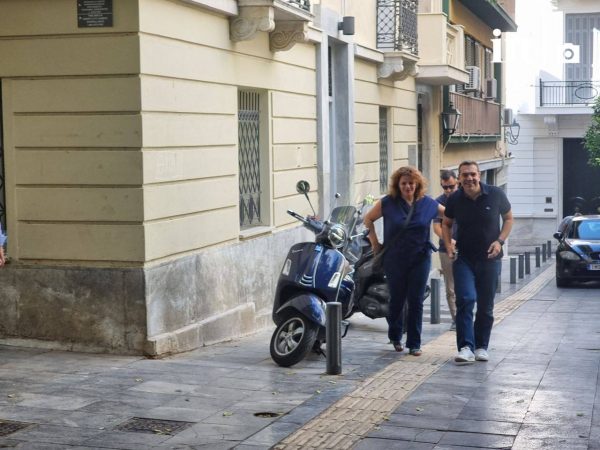 Εκλογές ΣΥΡΙΖΑ: Στην Πλάκα ψηφίζει τώρα ο Αλέξης Τσίπρας