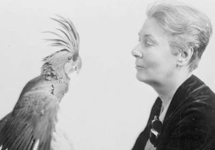 Μήπως μια λογοκριμένη γυναίκα συγγραφέας ενέπνευσε το διάσημο στυλ του Χέμινγουεϊ;