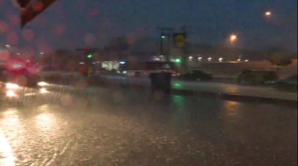 Κακοκαιρία Daniel: Εγκλωβίστηκαν αυτοκίνητα στον περιφερειακό του Βόλου – Νερά «μπάζει» το νοσοκομείο