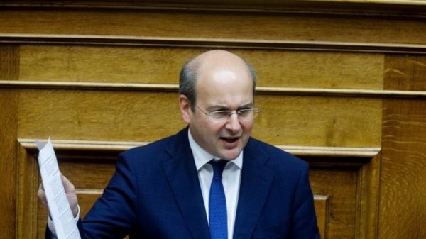 Χατζηδάκης για επενδυτική βαθμίδα: «Σημαντική εξέλιξη σε δύσκολη συγκυρία»