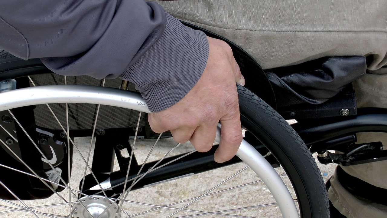 Φθιώτιδα: ΑμεΑ έπεσε με το αναπηρικό του αμαξίδιο σε λιμάνι - Ανασύρθηκε χωρίς τις αισθήσεις του