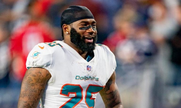 Αστέρας του NFL φέρεται να άφησε ταυτόχρονα τέσσερις γυναίκες έγκυες