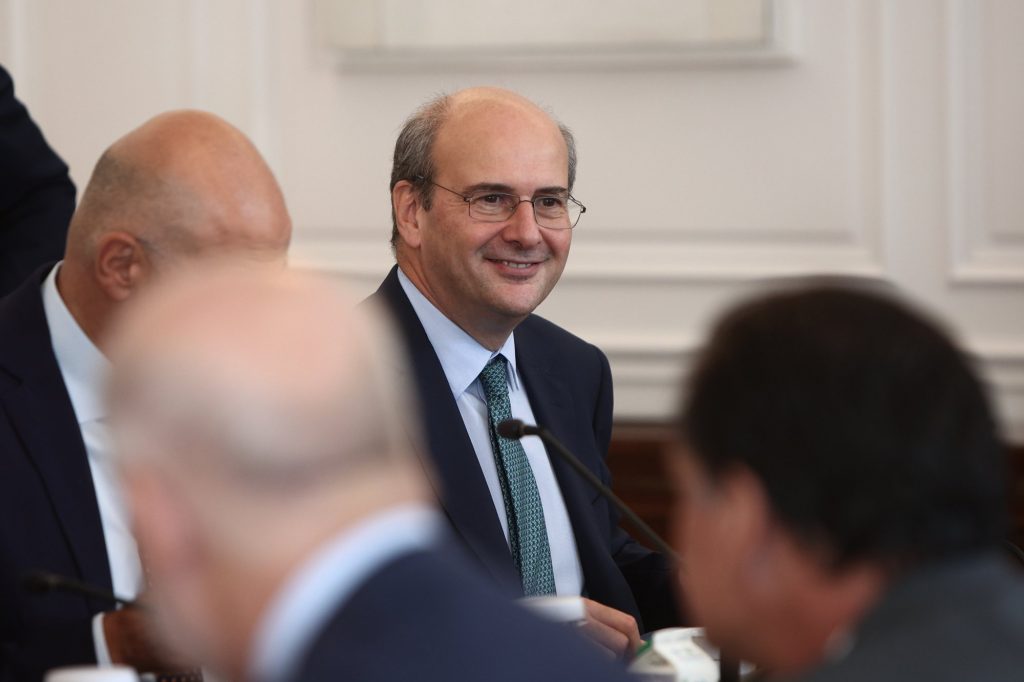 Χατζηδάκης: Καμία σκέψη για αύξηση των φορολογικών συντελεστών