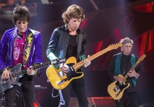 Rolling Stones: Ο Τζάγκερ «τα σπάει» στην καμαρωτή επιστροφή του