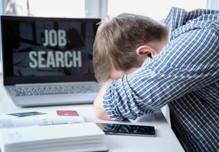 Ανεργία: Που αποδίδεται το χάσμα μεταξύ μεταξύ ΔΥΠΑ και ΕΛΣΤΑΤ στην καταμέτρηση των ανέργων