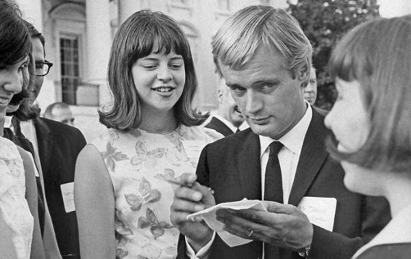 Ο David McCallum, o «καρδιοκατακτητής κατάσκοπος», πέθανε στα 90 του χρόνια