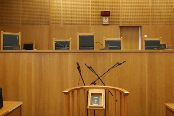 Διακοπή για τις 27 Σεπτεμβρίου στη δίκη της Folli Follie – Στο εδώλιο η οικογένεια Κουτσολιούτσου