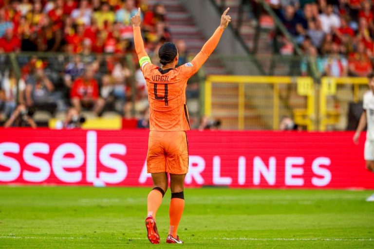 Φαν Ντάικ: «Δεν συμφωνώ με τον Φαν Χάαλ»