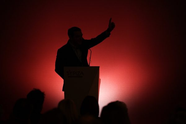 Τι γυρεύει ο Τσίπρας στο παζάρι;