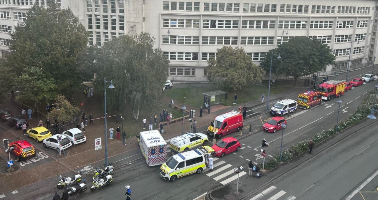 Γαλλία: Εκκενώθηκε σχολείο λόγω απειλής για βόμβα - Την Παρασκευή είχε δολοφονηθεί καθηγητής