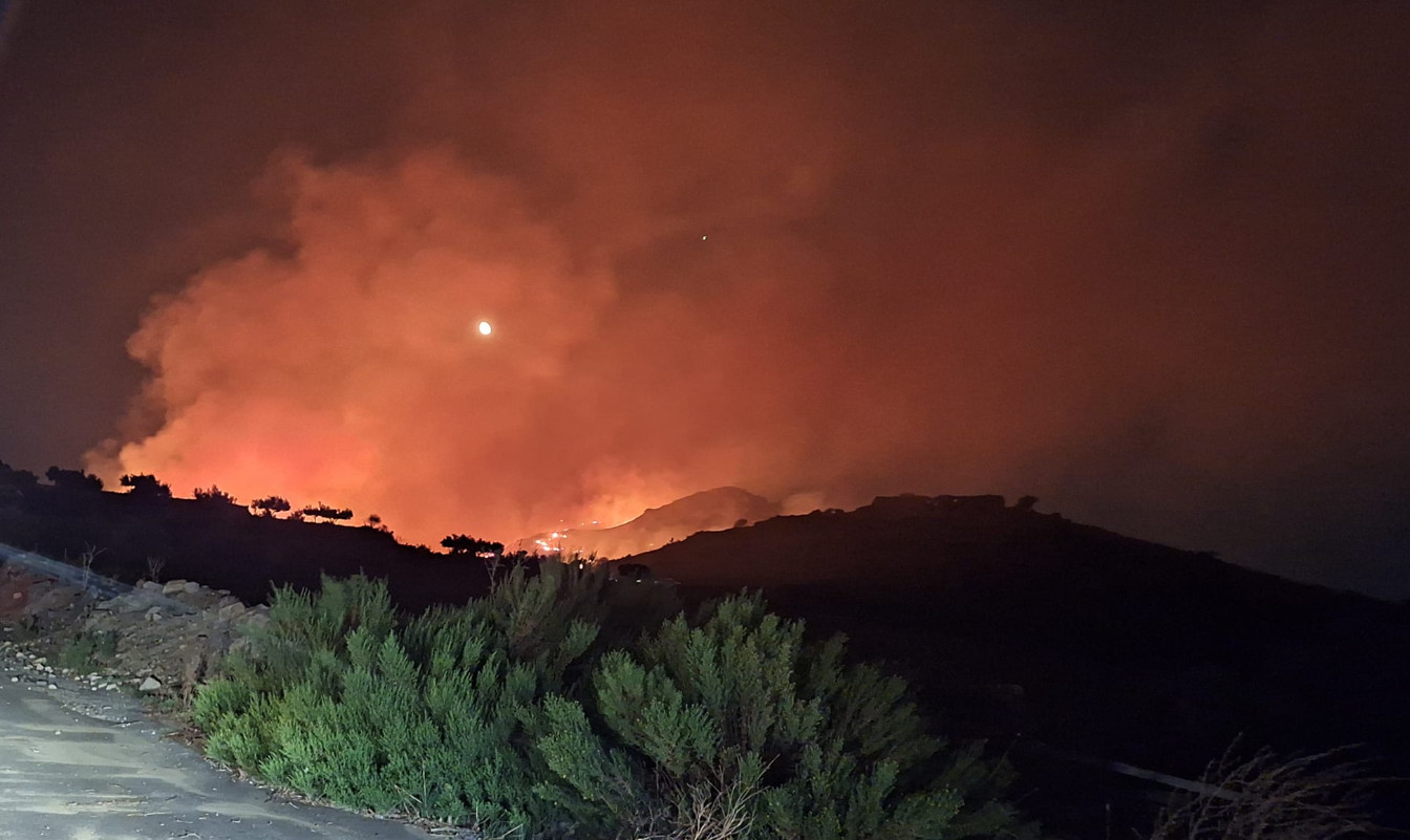 Κρήτη: Τέθηκε υπό έλεγχο η φωτιά στη Μεσαρά – Επί ποδός οι πυροσβεστικές δυνάμεις λόγω έντασης των ανέμων