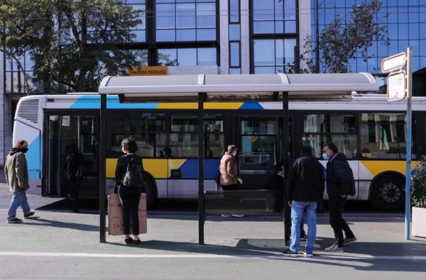 ΜΜΜ: Προ των πυλών η ανέπαφη επιβίβαση – Τέλος τα χάρτινα εισιτήρια