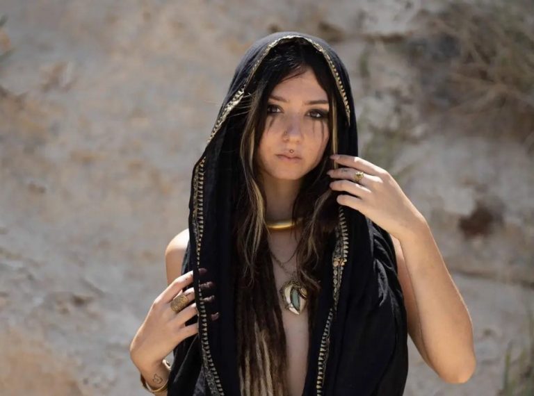 Νεκρή η Σάνι Λουκ – Βρισκόταν στο μουσικό φεστιβάλ όπου επιτέθηκαν μαχητές της Χαμάς