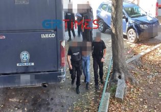 Θεσσαλονίκη: Ενώπιον του εισαγγελέα οπαδοί του Άρη και του ΠΑΟΚ που ήρθαν σε σύγκρουση στην περιοχή Βούλγαρη