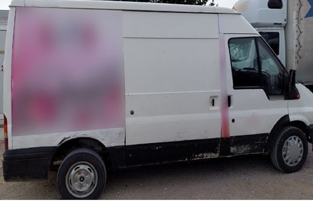 Έβρος: Διακινητής μετέφερε 17 μετανάστες με φορτηγάκι - Τον τσάκωσε η ΕΛΑΣ