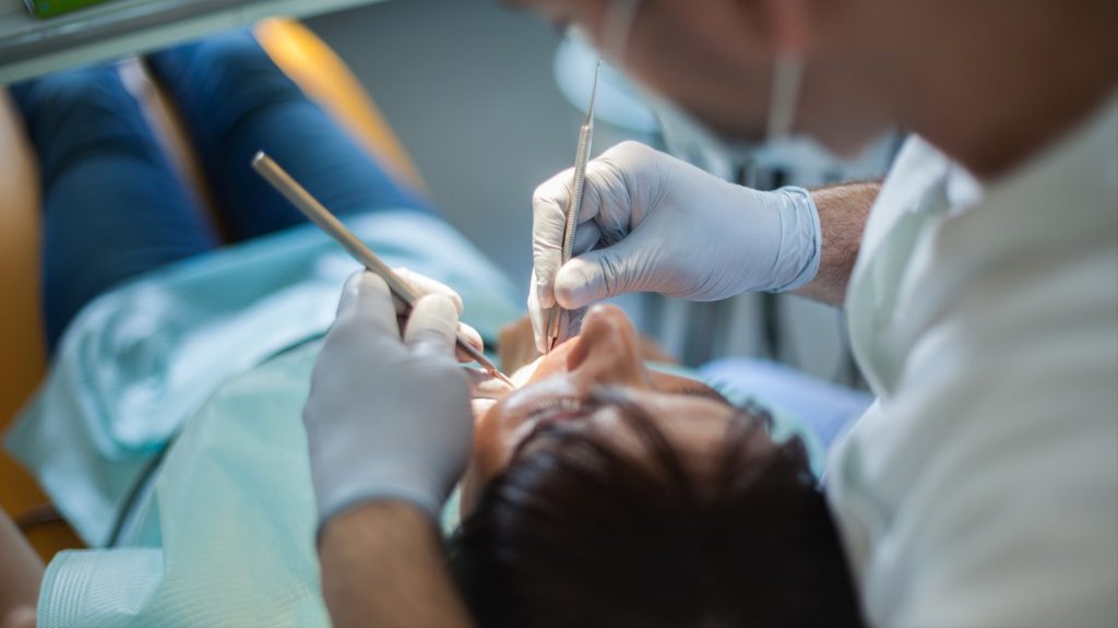 Ηλιούπολη: Στον εισαγγελέα ο «μαϊμού» οδοντίατρος – Έρευνα και για άλλες καταγγελίες